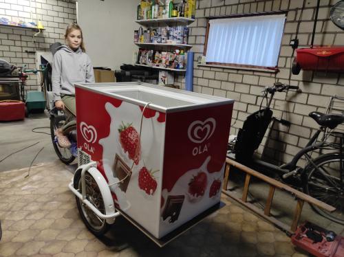 Even de vriezer passen en even testen hoe dat zit.
